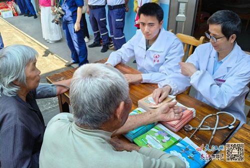 金溪县南丁格尔志愿服务队走进养老院 送温暖与健康咨询服务